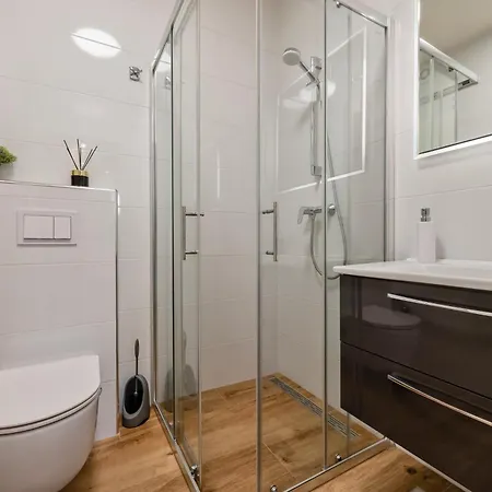 Apartment B&B شقة *